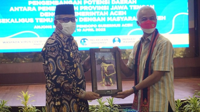 Gubernur Aceh Nova Iriansyah Bersama Gubernur Jawa Tengah Ganjar Pranowo