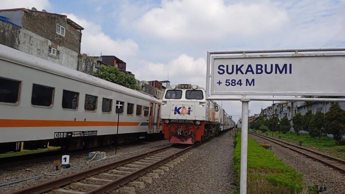 KA Pangrangi Bogor-Sukabumi.