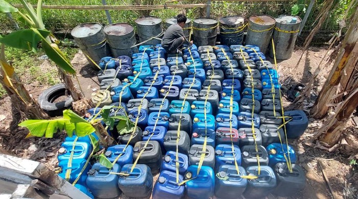 Kasus penimbunan BBM solar bersubsidi di Mamuju, Sulbar.
