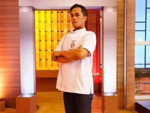 Ini Momen Lord Adi Saat Masak hingga Nikmati Floating Breakfast