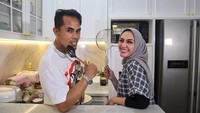 Beberapa waktu lalu Lord Adi juga pernah berkolaborasi dengan finalis MasterChef Indonesia Season 5 yaitu Lita atau yang kerap dipanggil Mama Lita. Foto: Instagram @adi.mci8