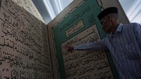 Menurut Ketua Umum Yayasan Masjid Jami Aulia Sapuro KH Ahmad Dananir Dananjoyo, replika Al-Quran dari bahan tripleks tersebut berukuran panjang 2,3 meter dan lebar dua meter.