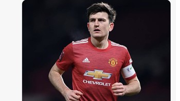 Harry Maguire kembali dipandang sebagai biang kerok kekalahan MU kali ini. Apa kita semua bisa setuju bahwa Maguire adalah rekrutan terburuk MU? tulis netizen ini. Foto: Twitter