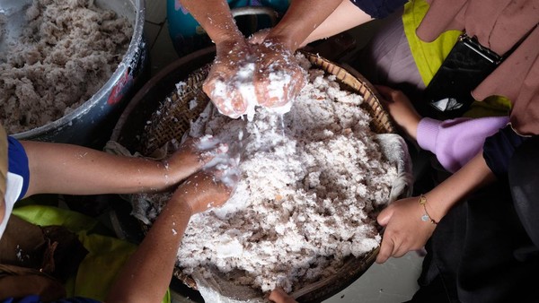 Minyak Goreng Mahal, Warga di Wonosobo Siasati dengan Minyak Kelapa