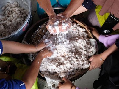 Minyak Goreng Mahal, Warga di Wonosobo Siasati dengan Minyak Kelapa