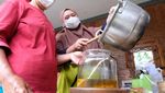 Minyak Goreng Mahal, Warga di Wonosobo Siasati dengan Minyak Kelapa
