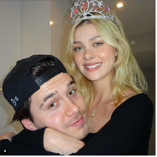 Brooklyn Beckham merayakan ulang tahunnya yang ke-21 bersama Nicola Peltz. Putra sulung Beckham itu merayakan ulang tahunnya dengan pesta mewah berbiaya mencapai 100 ribu poundsterling atau sekitar Rp 1,8 miliar. Foto: Vianney Le Caer/Invision/AP/Vianney Le Caer