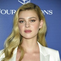 Sejak usia 13 tahun, Nicola Peltz sudah terjun di dunia akting. Dia aktif berakting di teater dan ikut sekolah teater. Foto: Vianney Le Caer/Invision/AP/Vianney Le Caer