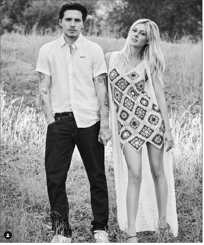 Brooklyn Beckham dan Nicola Peltz resmi menikah pada Sabtu (9/4/2022) di rumah mewah mempelai wanita di Florida, AS. Keduanya diketahui pacaran sejak 2019. Sebelum bersama Nicola, pria 23 tahun itu kerap gonta-ganti pacar. Hingga akhirnya dia bertemu Nicola yang berusia empat tahun lebih tua darinya dan mantap menikahinya. Foto: Vianney Le Caer/Invision/AP/Vianney Le Caer