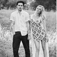 Brooklyn Beckham dan Nicola Peltz resmi menikah pada Sabtu (9/4/2022) di rumah mewah mempelai wanita di Florida, AS. Keduanya diketahui pacaran sejak 2019. Sebelum bersama Nicola, pria 23 tahun itu kerap gonta-ganti pacar. Hingga akhirnya dia bertemu Nicola yang berusia empat tahun lebih tua darinya dan mantap menikahinya. Foto: Vianney Le Caer/Invision/AP/Vianney Le Caer