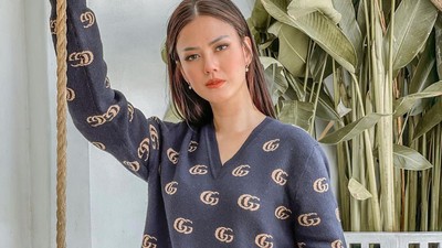 Nita Gunawan Buktikan Wajah Glowing Tak Pakai Bedak