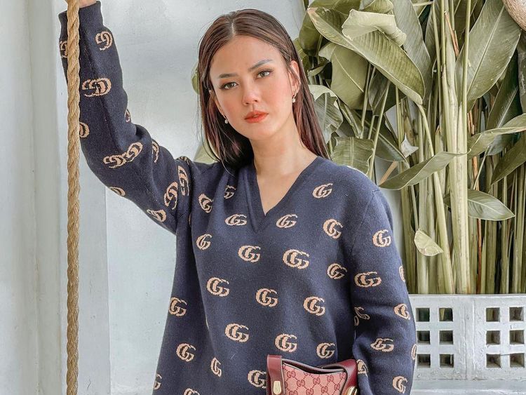 Nita Gunawan Buktikan Wajah Glowing Tak Pakai Bedak
