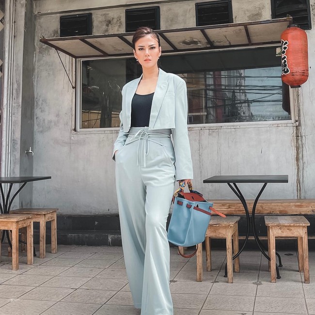 Nita Gunawan dikatakan bertemu dengan Raffi Ahmad beberapa kali di tempat makan. Nita pun mengakuinya tapi menegaskan di sana juga ada istri Raffi, Nagita Slavina. Foto: Instagram @nitagunawan09