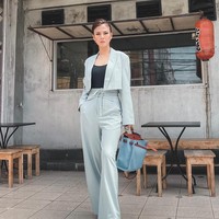 Nita Gunawan dikatakan bertemu dengan Raffi Ahmad beberapa kali di tempat makan. Nita pun mengakuinya tapi menegaskan di sana juga ada istri Raffi, Nagita Slavina. Foto: Instagram @nitagunawan09