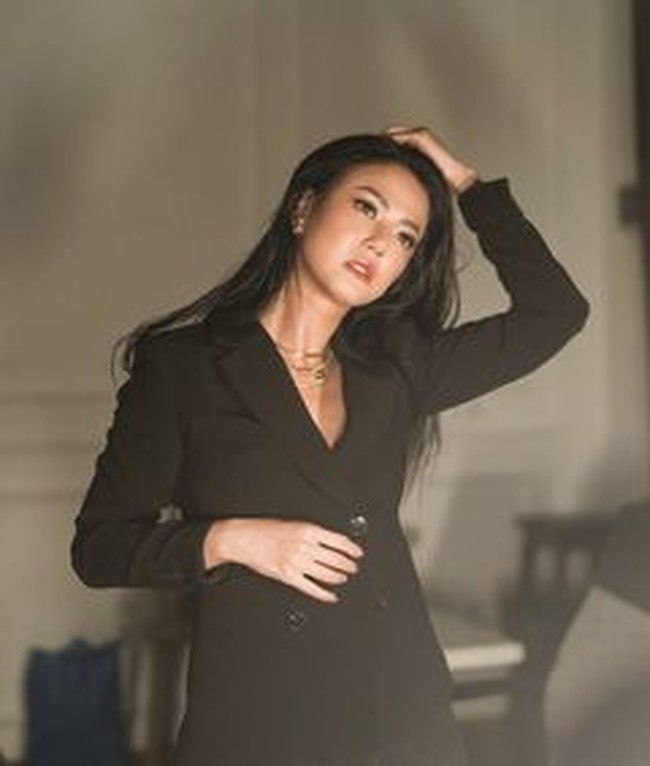 Aku sama Raffi tuh teman, tegas Nita Gunawan ditemui di Transmedia, Jakarta Selatan dilansir detikHot. Foto: Instagram @nitagunawan09