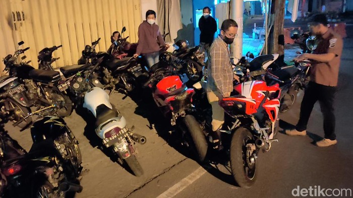 Operasi knalpot brong di Kota Kediri. Sebanyak 30 sepeda motor diamankan.