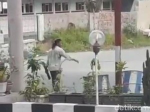 Pria Gondrong Bawa Besi Bekas Palak Sopir Truk di SPBU Mojokerto