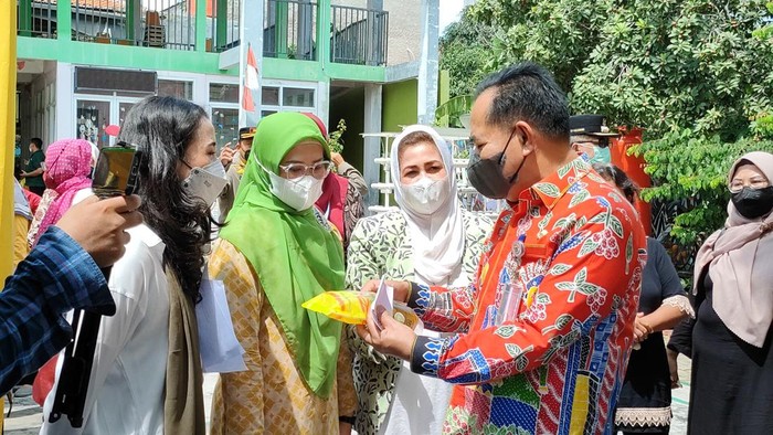 Program Sembako Murah dengan Memberdayakan Warung Tradisional
