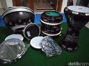 Perajin Rebana Lamongan Ini Sepi Pesanan Saat Ramadan