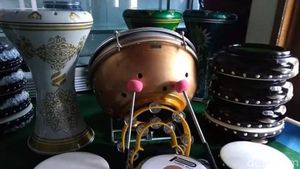 Memahami Pengertian Alat Musik Ritmis, Cara Memainkan, dan Contoh-contohnya