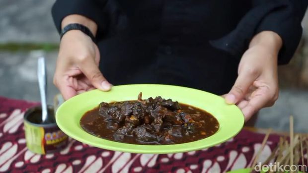 Sate maranggi kemasan kaleng.