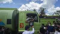 Arifin juga meminta kepada para sopir truk untuk tidak mengemudi dalam keadaan ngantuk dan ugal-ugalan. Beberapa sopir yang ditanya mendapatkan hadiah uang tunai dan juga bingkisan dari Menteri ESDM dan juga Gubernur Bengkulu. Dikesempatan yang sama sang sopir batu bara juga meminta kepada Gubernur Bengkulu untuk membereskan jalan-jalan yang rusak.