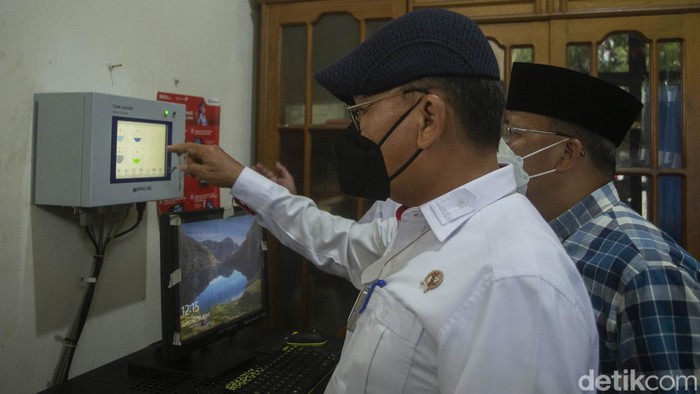 Sidak ke Bengkulu, Menteri ESDM Temukan Banyak Truk Industri Pakai BBM Subsidi Menteri Energi Sumber Daya Mineral (ESDM) Arifin Tasrif melakukan sidak di beberapa SPBU di Kota Bengkulu, Minggu (10/4/2022).