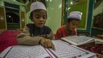 Tadarus Al-Quran di Malam Bulan Ramadan