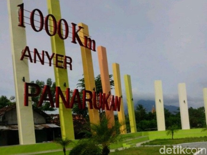 Titik 1.000 Km Jalan Anyer-Panarukan di Situbondo