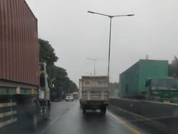 Truk Barang Dilarang Lewat Tol di Jatim Saat Arus Mudik 2022, Ini Daftarnya