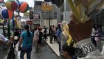 Warga Padati Pusat Belanja di Sukabumi, Vaksinasi hingga Buru Baju Lebaran