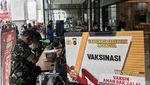 Warga Padati Pusat Belanja di Sukabumi, Vaksinasi hingga Buru Baju Lebaran