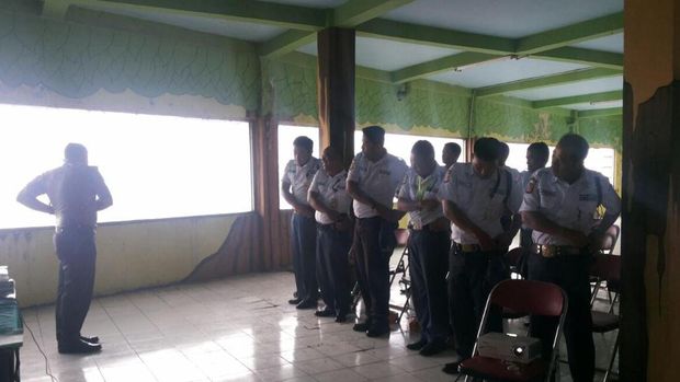 Aipda Herman Sovian latih satpam di Pasar Ciawi, Bogor