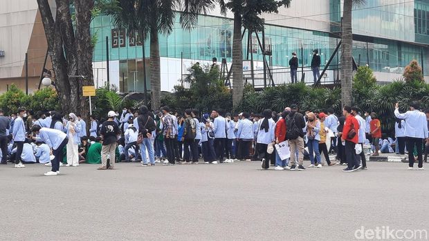 Suasana terkini aksi mahasiswa di DPRD Sumsel.