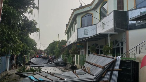bencana angin kencang bima rusak 15 rumah
