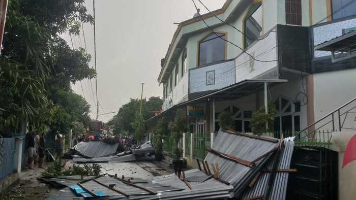 bencana angin kencang bima rusak 15 rumah