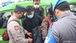 Antisipasi Demo, Polisi Lakukan Penyekatan di Daan Mogot
