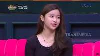 Aquene Azizi kini sudah punya 138 followers di Instagram lho. Yang berminat menjadi pacar Aquene harus sabar 3 tahun lagi ya supaya dapat restu. (Foto: YouTube TRANS TV Official)