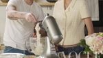10 Momen Romantis Brooklyn Beckham dan Nicola Peltz Saat Masak dan Makan Bareng
