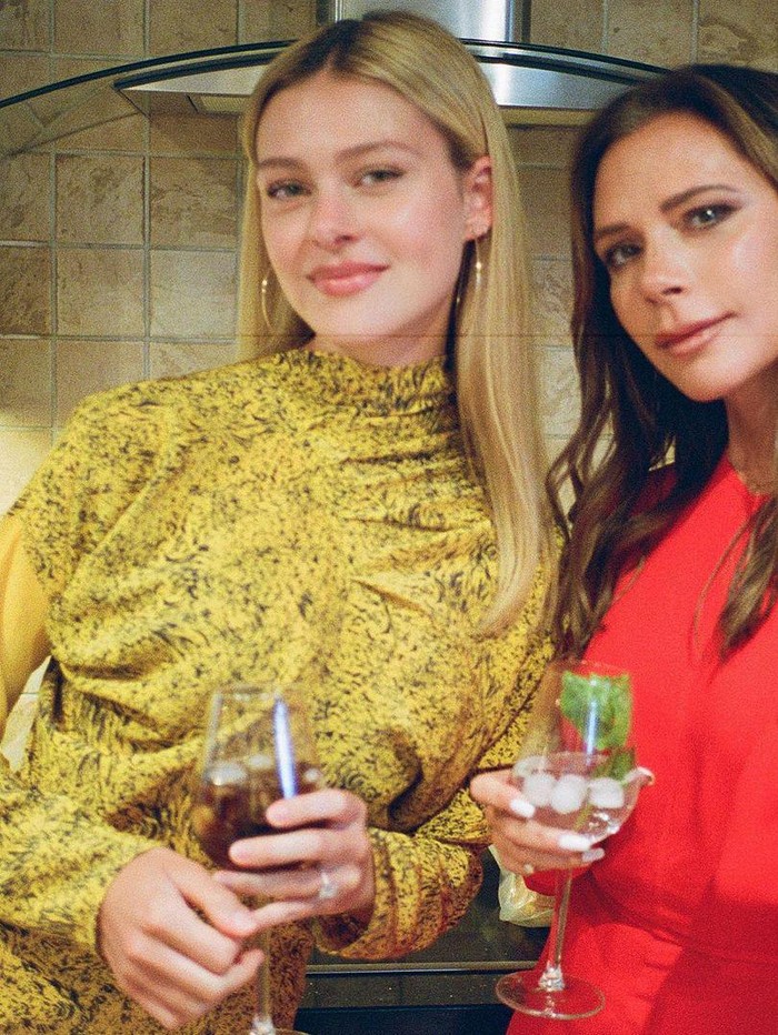 Victoria Beckham dan Nicola Peltz dikabarkan tidak akur.