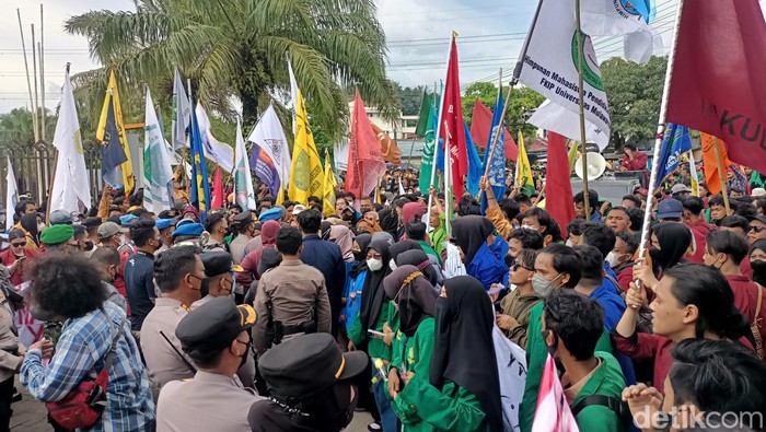 Demo mahasiswa di Samarinda, Kaltim. (Budi/detikcom)