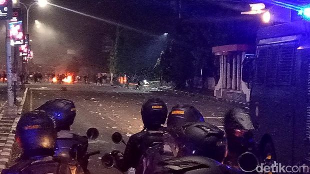 Demo ricuh di Kota Makassar.