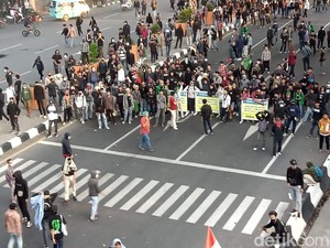64 Orang Diamankan Buntut Demo Ricuh di Makassar, Polisi Masih Periksa