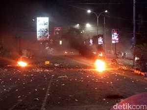 1 Polisi Kena Anak Panah Saat Amankan Ricuh Demo 11 April di Makassar