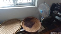 Setelah disangrai, biji kopi akan didinginkan dengan cara seperti ini. (Bonauli/detikcom)