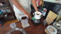 Jika ingin minum kopi di sini juga bisa, tapi hanya ada kopi tanpa campuran lain. (Bonauli/detikcom)