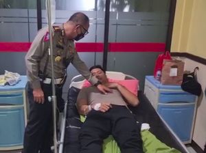 AKP Rudi Wira Diserang Massa Saat Evakuasi Mobil Terjebak di Tol Depan DPR