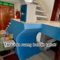 Rumah yang satu ini juga memiliki ruangan bawah tanah. Ruangan bawah tanahnya ini juga tampak sering digunakan. Terlihat dari peralatan yang tersedia di dalam ruangan serta ruangan pun terlihat cukup bersih. Foto: TikTok/@shella_dr