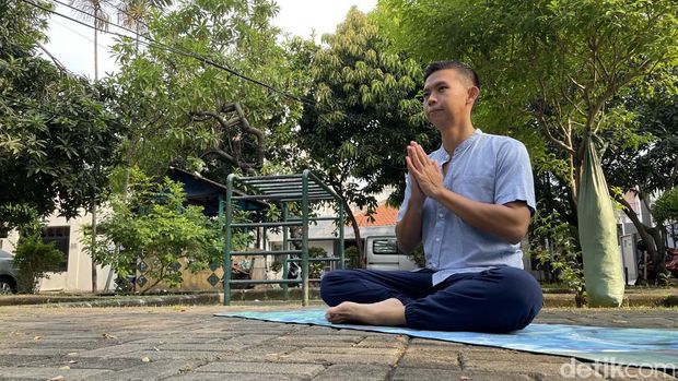 Mindfulness meditation practitioner, Edwin Tan (Buah Meditasi).