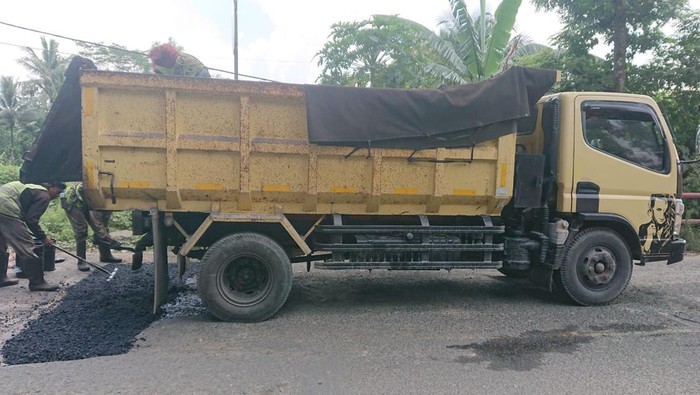 Jalan di Lebak mulai diperbaiki jelang mudik (dok. Istimewa)